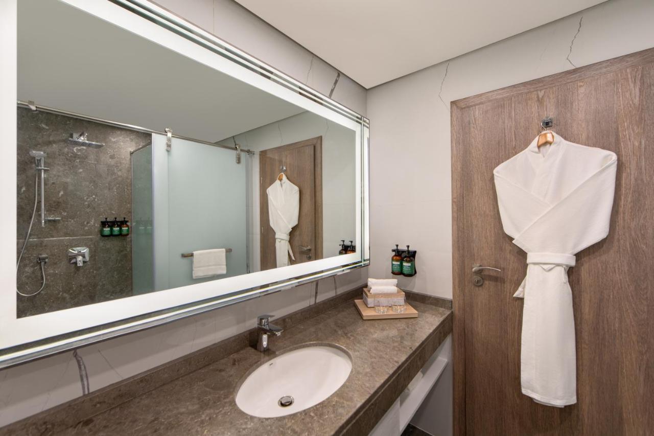 Отель Voco Dubai The Palm By Ihg Экстерьер фото